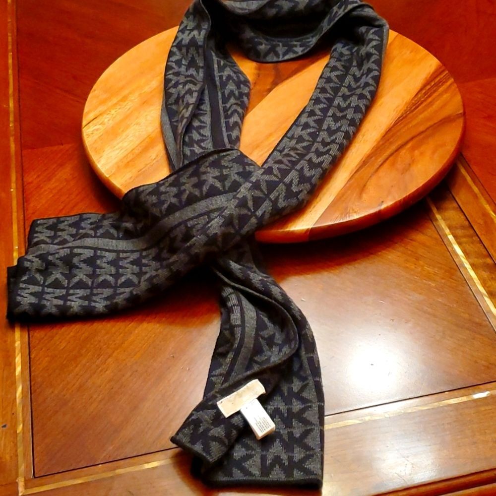 MICHAEL KORS SCARF